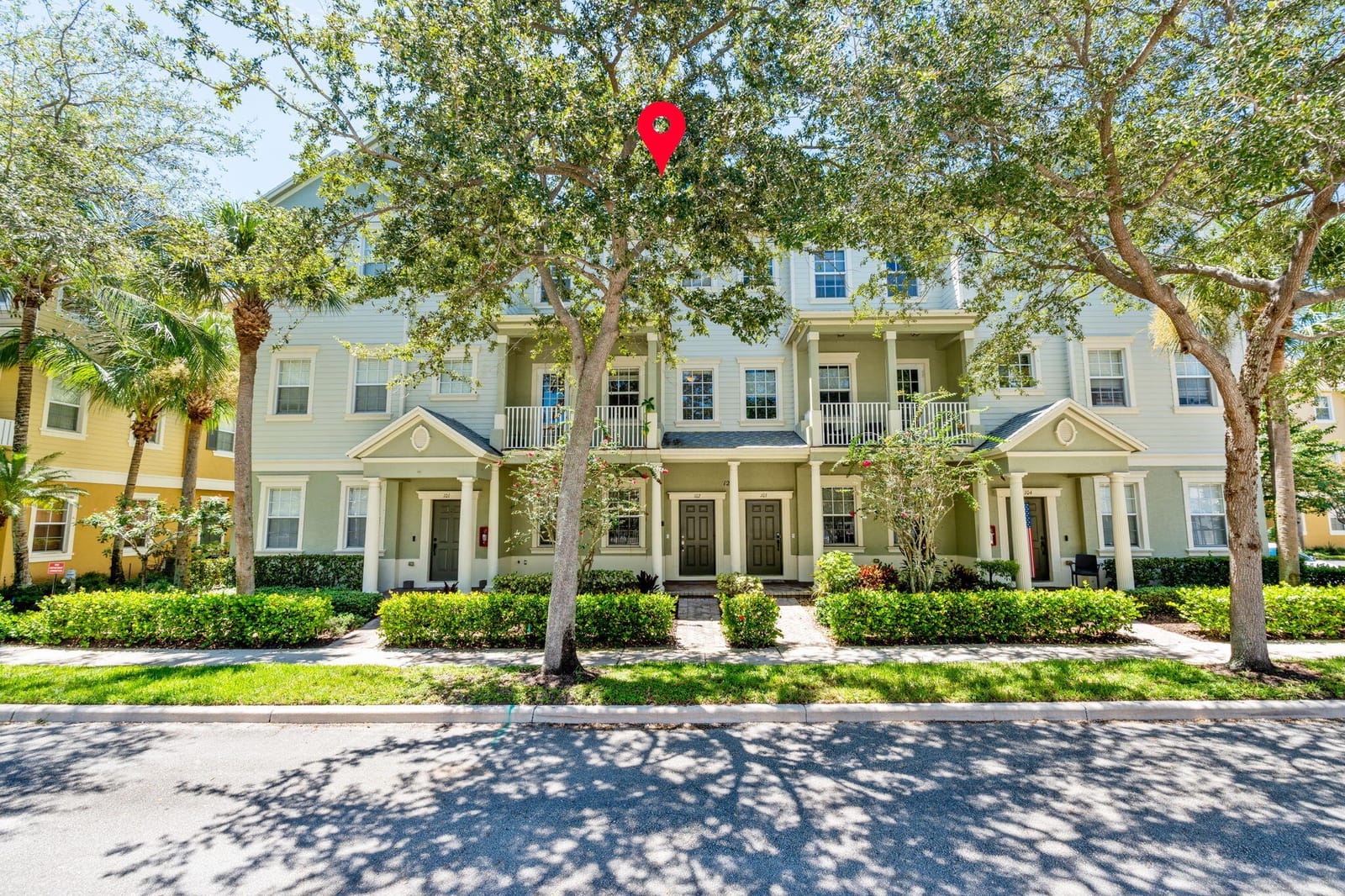 122 W Royal Palm Circle 102, Jupiter, FL 33458 photo 2