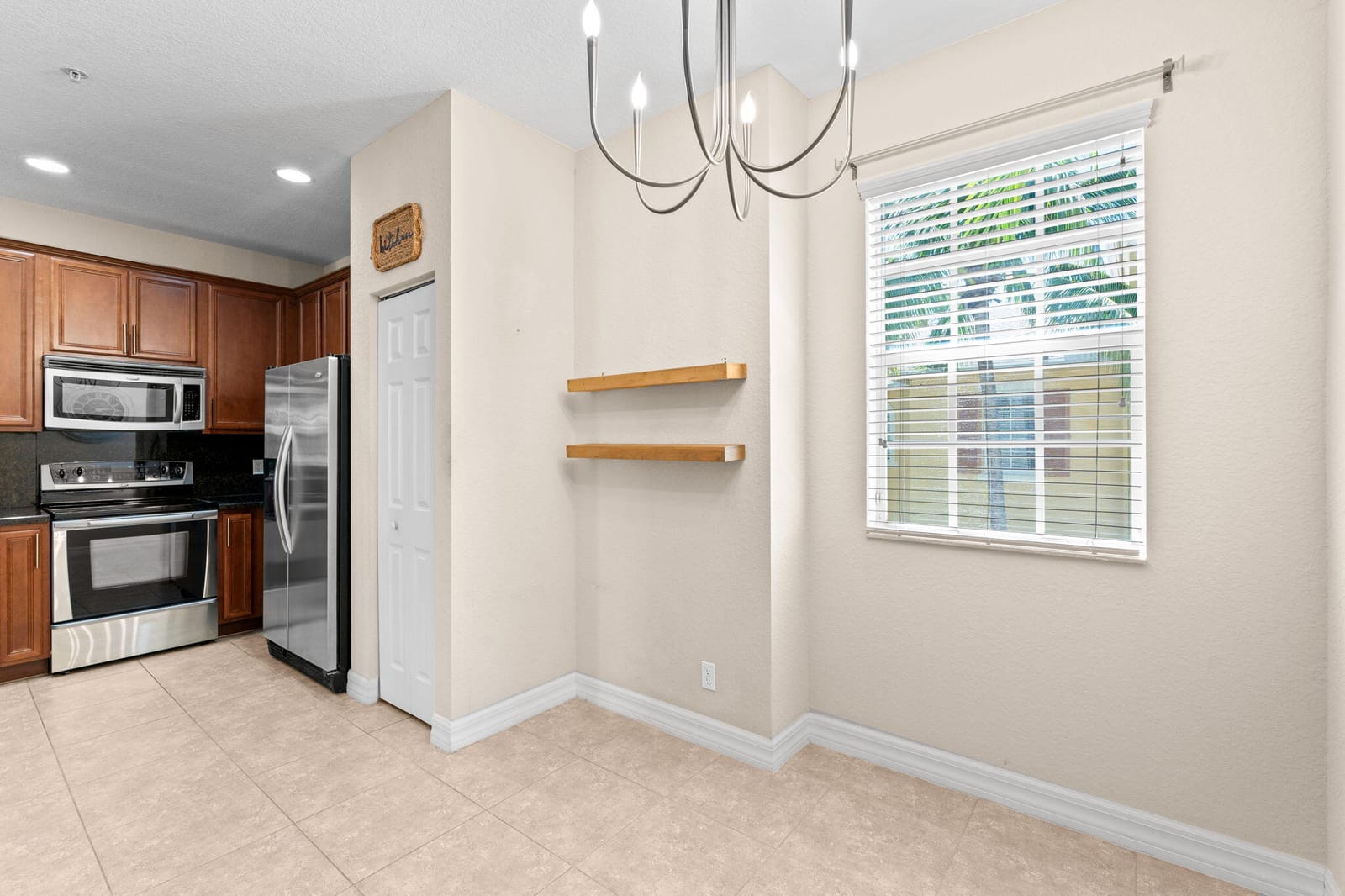 122 W Royal Palm Circle 102, Jupiter, FL 33458 photo 24
