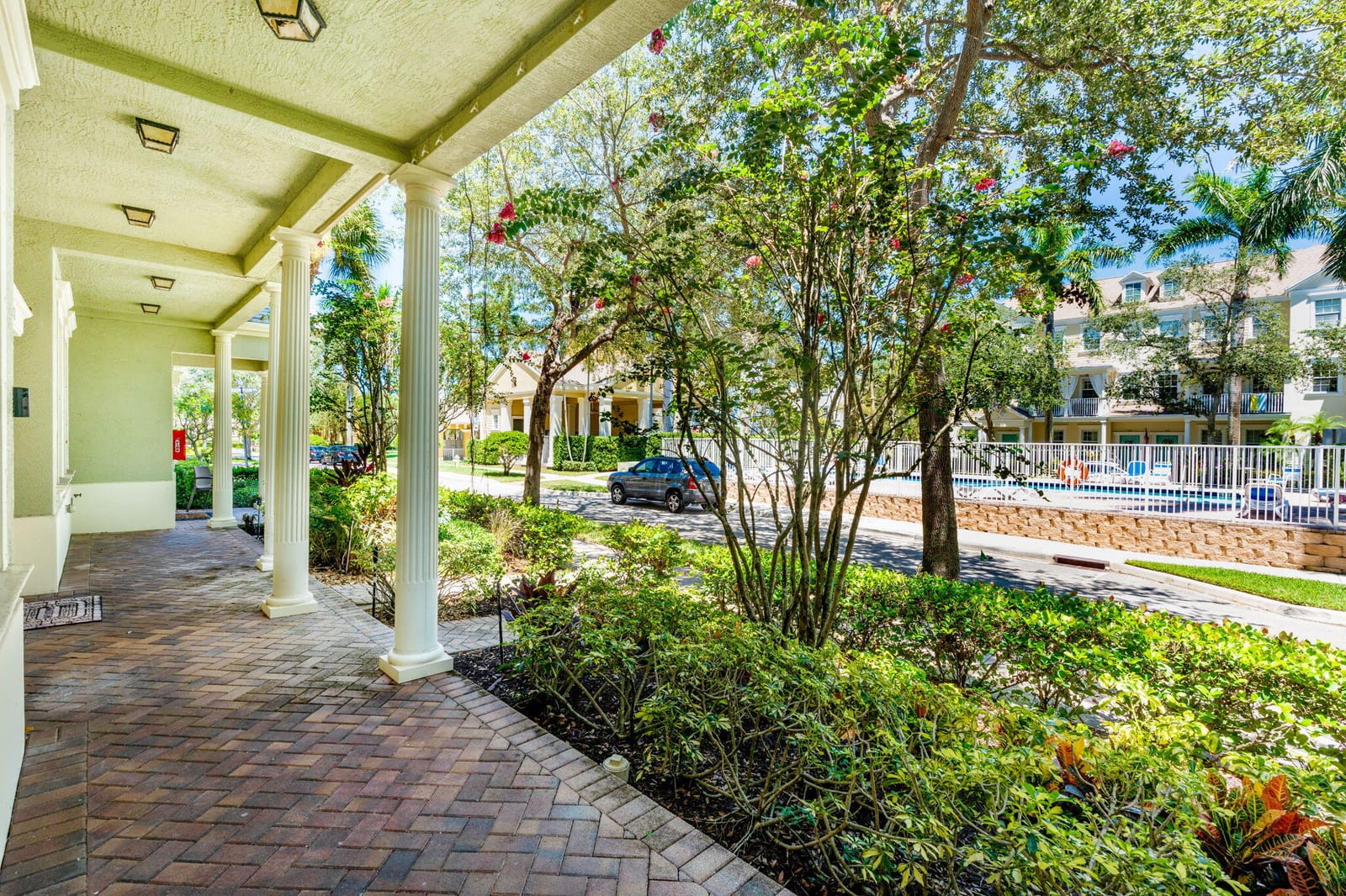 122 W Royal Palm Circle 102, Jupiter, FL 33458 photo 4