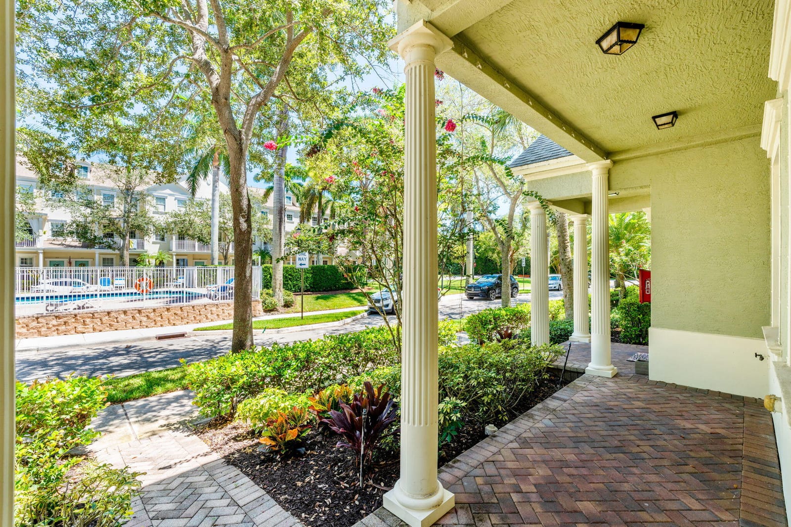 122 W Royal Palm Circle 102, Jupiter, FL 33458 photo 6