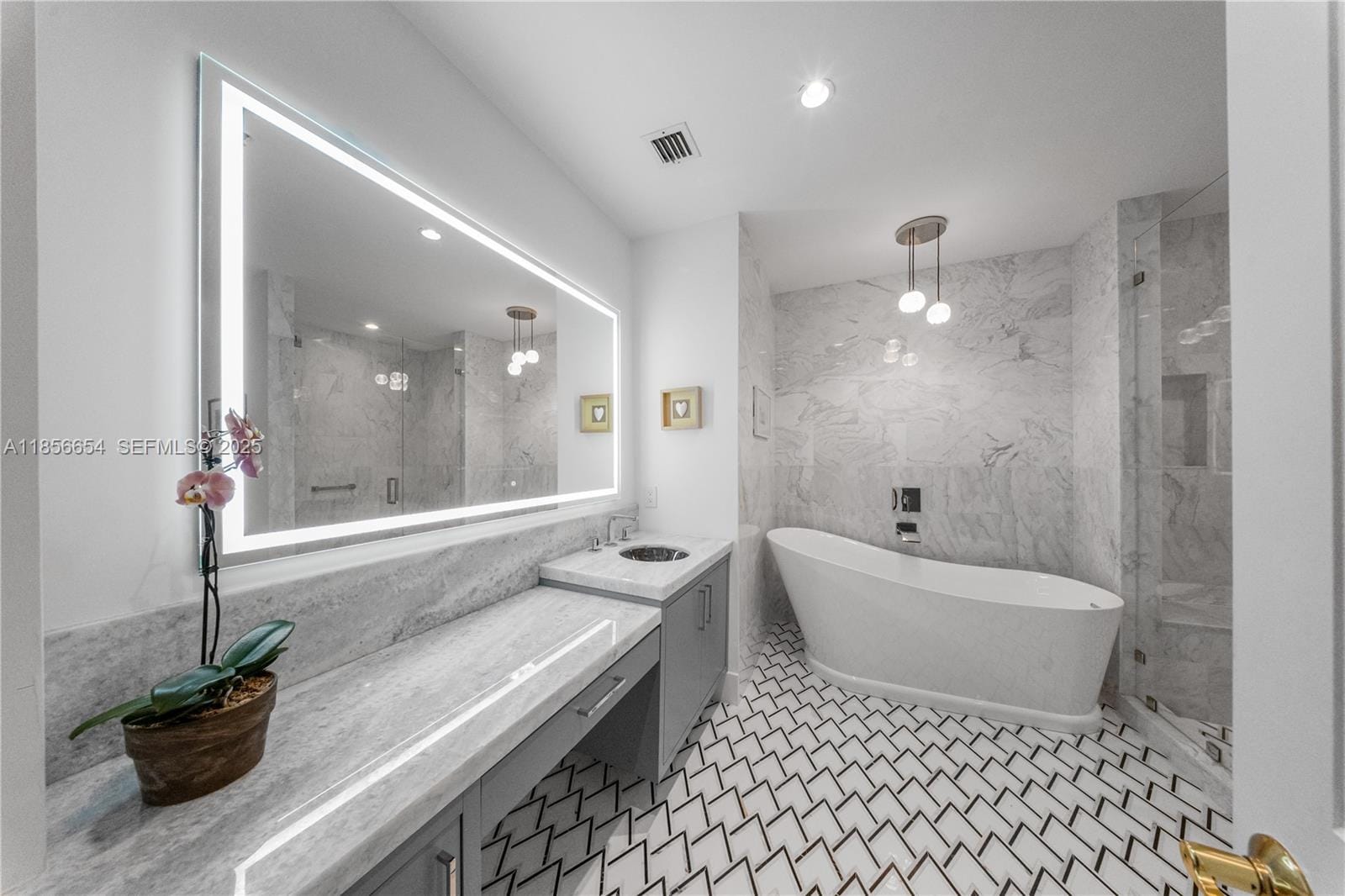 626 Coral Way 402 — photo 12