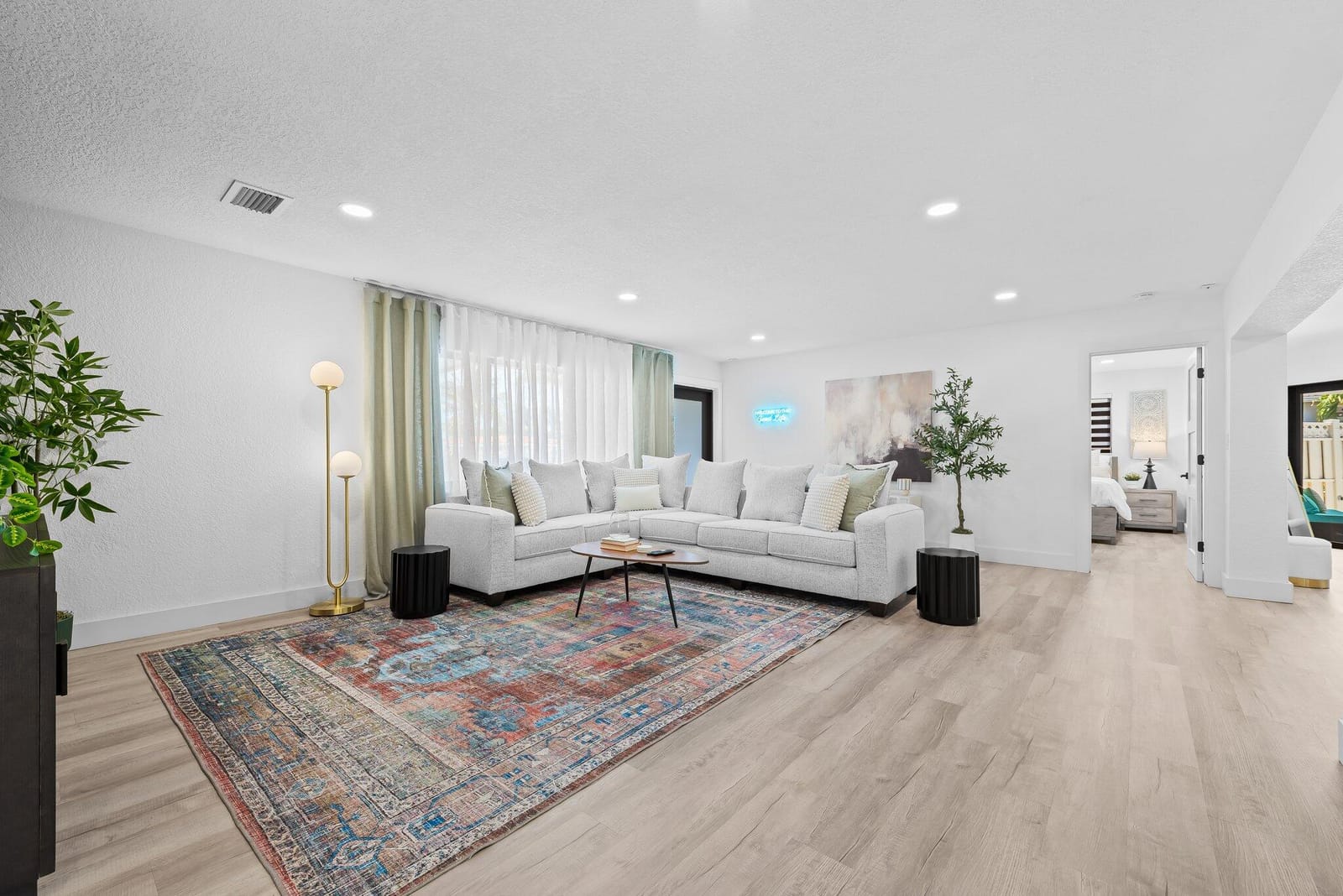 581 SE 5th Avenue — photo 7