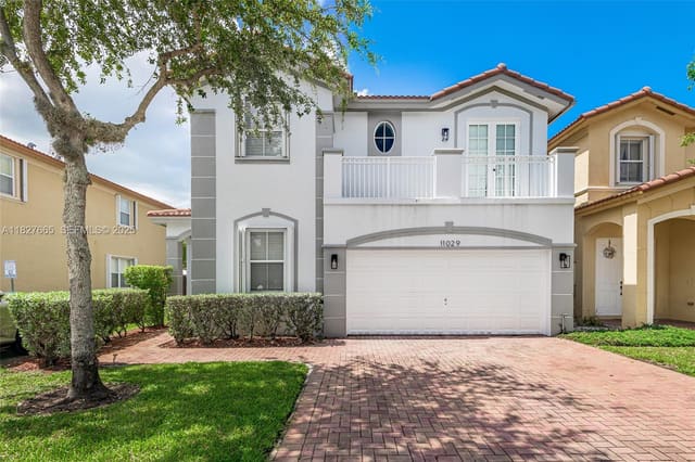 11029 NW 87th Street, sold in Islands At Doral Townhome, Doral, FL