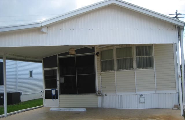 5312 SE 67th Avenue, Okeechobee, FL 34974