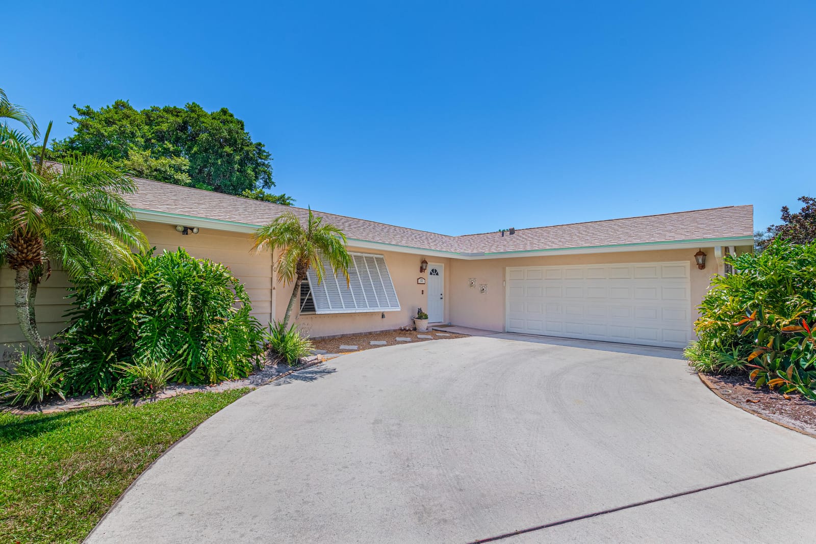10 Chapel Court, Tequesta, FL 33469