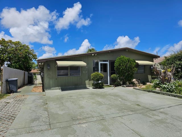 950 W 36th Street, sold in Rain Bow Gardens, Riviera Beach, FL
