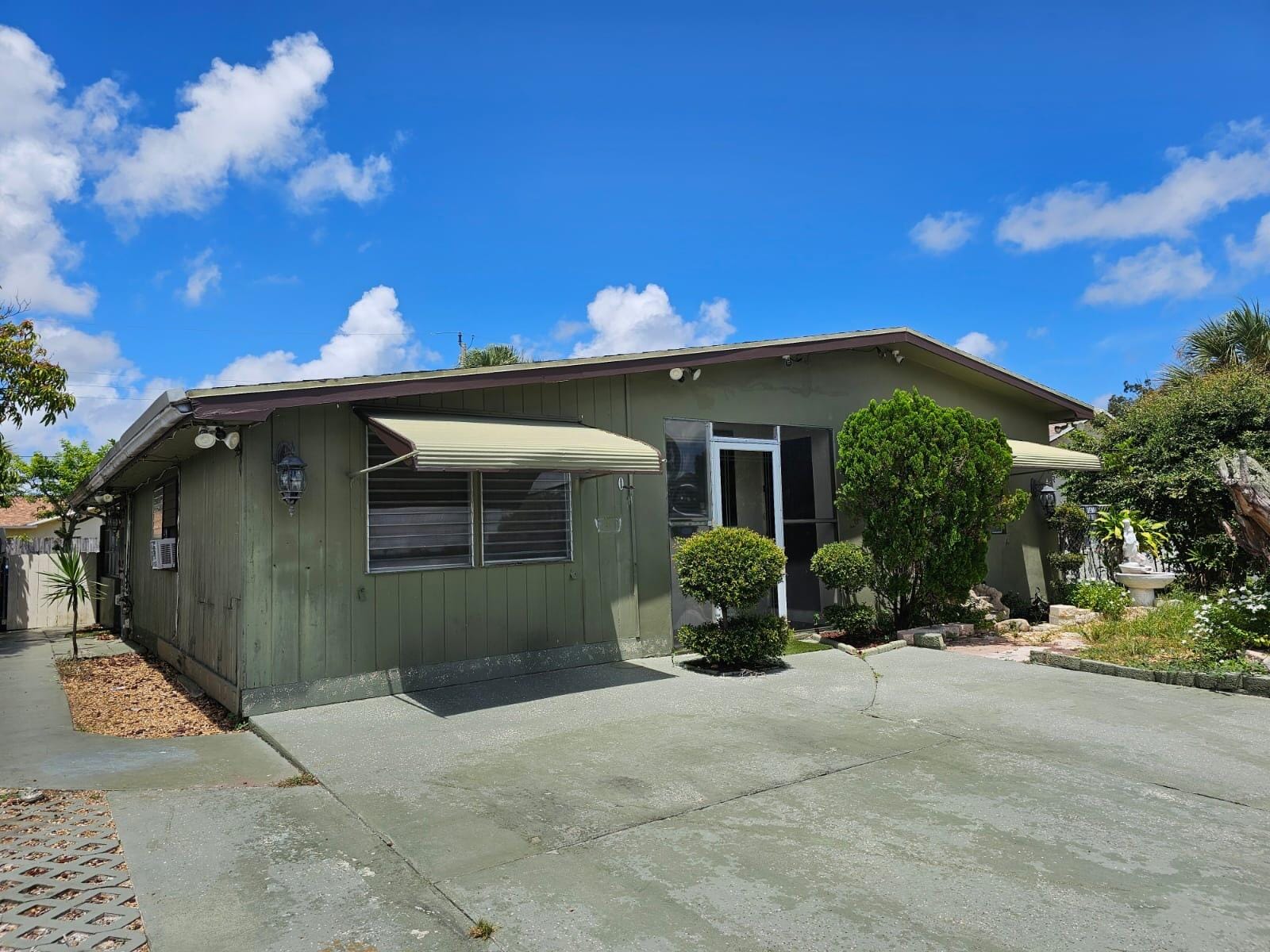 950 W 36th Street — photo 2