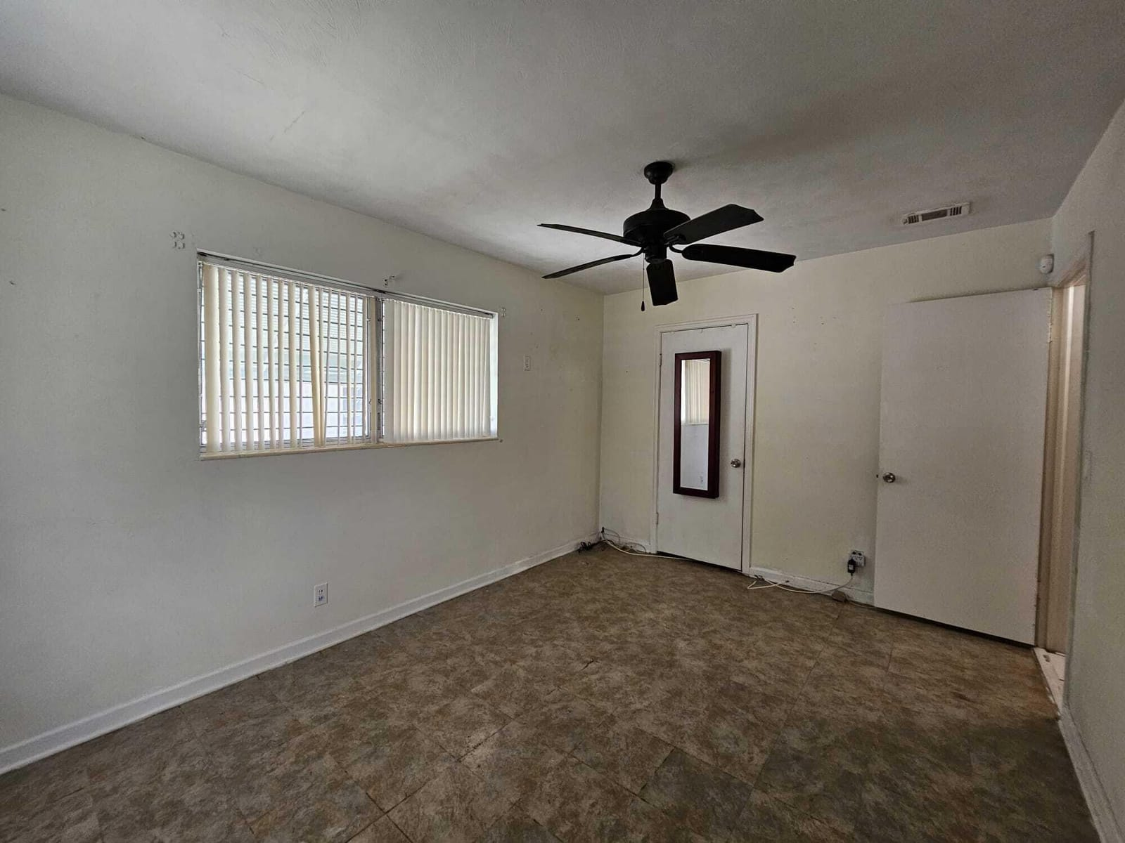 950 W 36th Street — photo 9