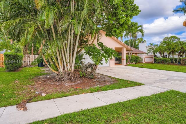 836 Blueberry Drive, Wellington, FL 33414