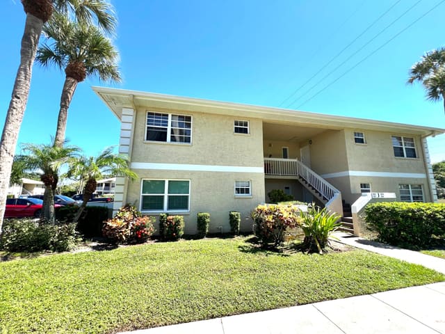 1542 SE Royal Green Circle 102, sold in Midport Place Ii, A Condominium, Port St Lucie, FL