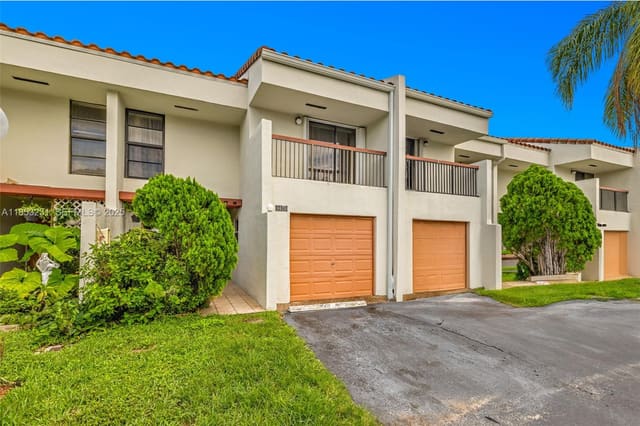 6673 Racquet Club Drive 185, sold in Courts Of Inverrary, Lauderhill, FL