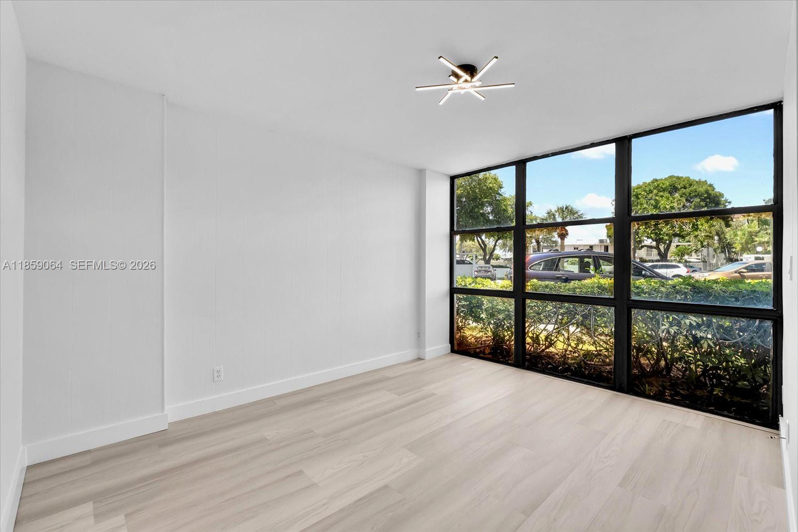 1000 Parkview Drive 129, Hallandale Beach, FL 33009 photo 4