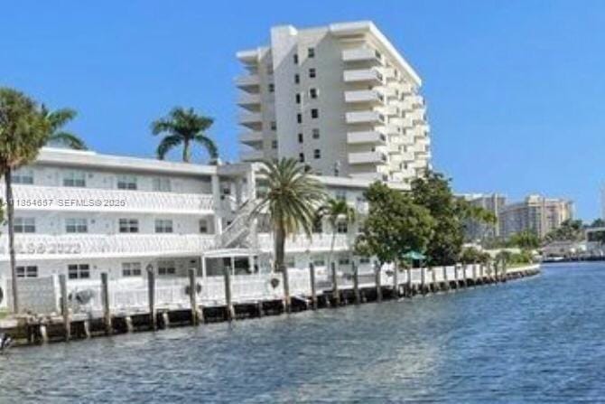 419 Golden Isles Drive 305 — photo 1