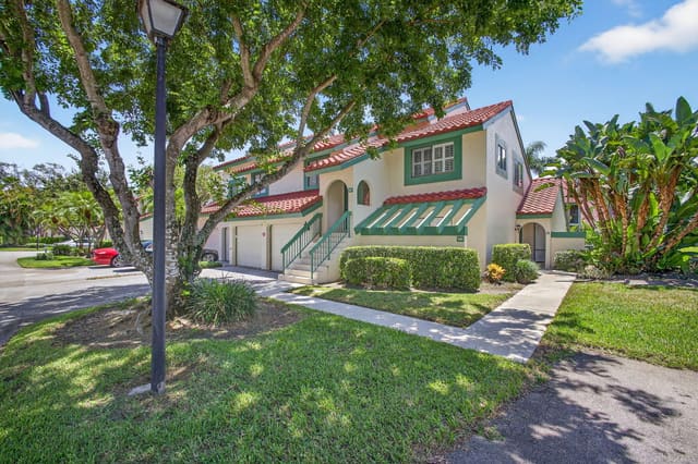 13 Lexington Lane E H, Palm Beach Gardens, FL 33418