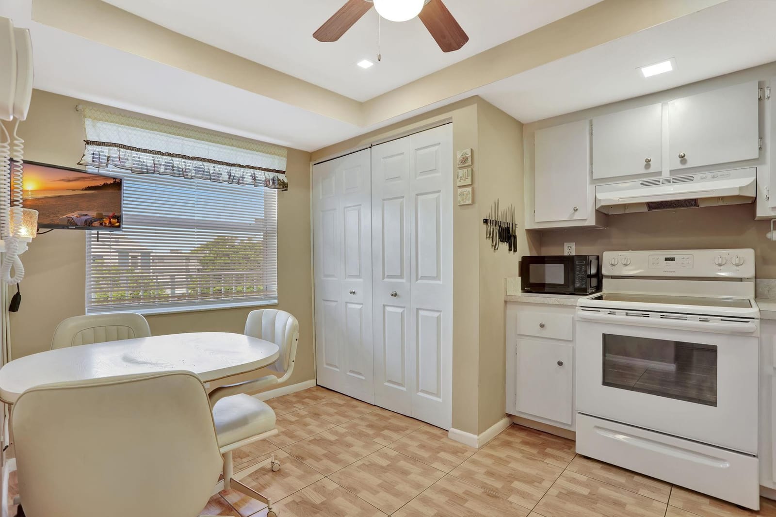 7680 NW 18th Street 402, Margate, FL 33063 photo 2