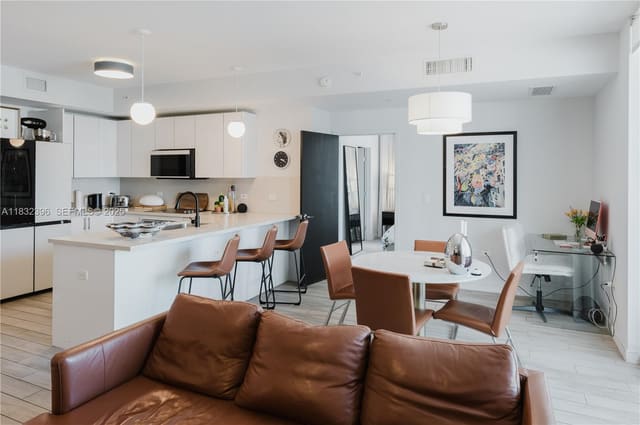 999 SW 1st Avenue 2002, Miami, FL 33130