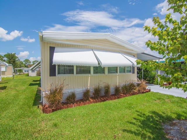 125 La Vaughn Circle, sold in Pinelake Village, Jensen Beach, FL