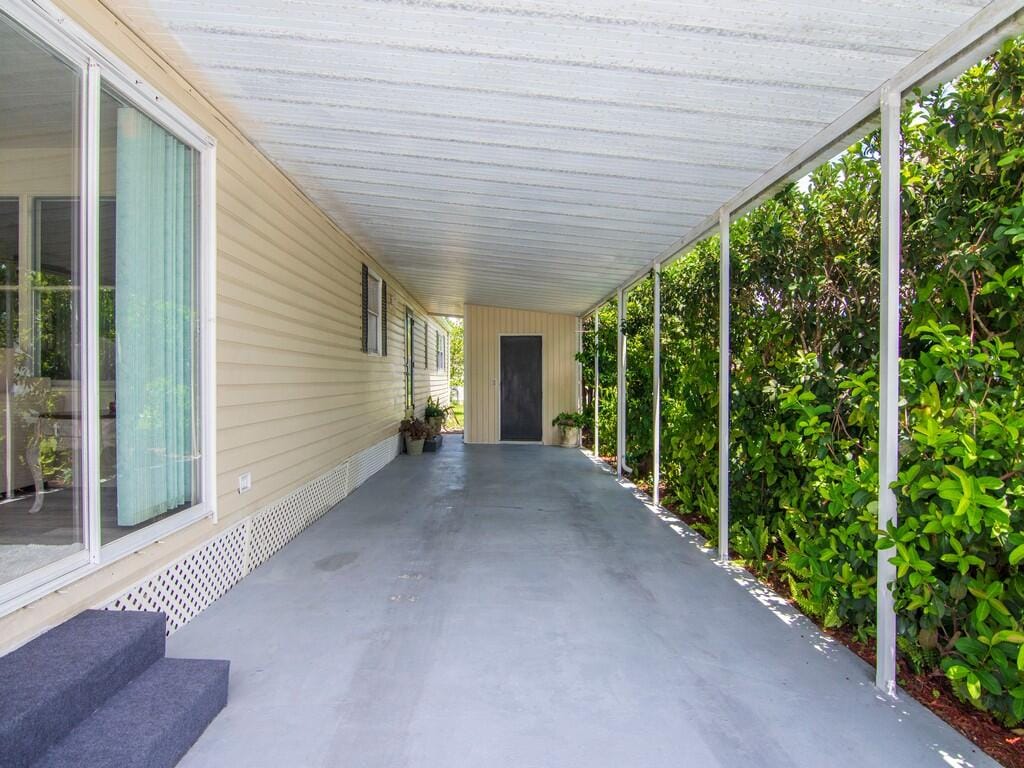 125 La Vaughn Circle, Jensen Beach, FL 34957 photo 10