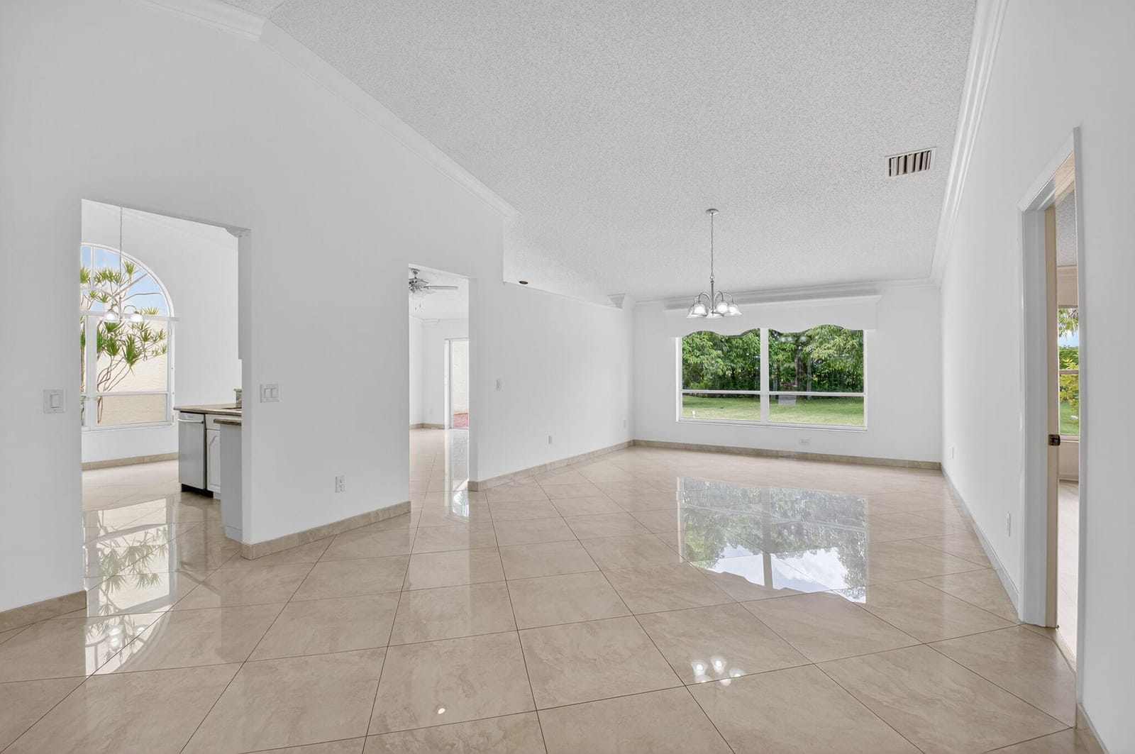 10628 Plainview Circle — photo 4