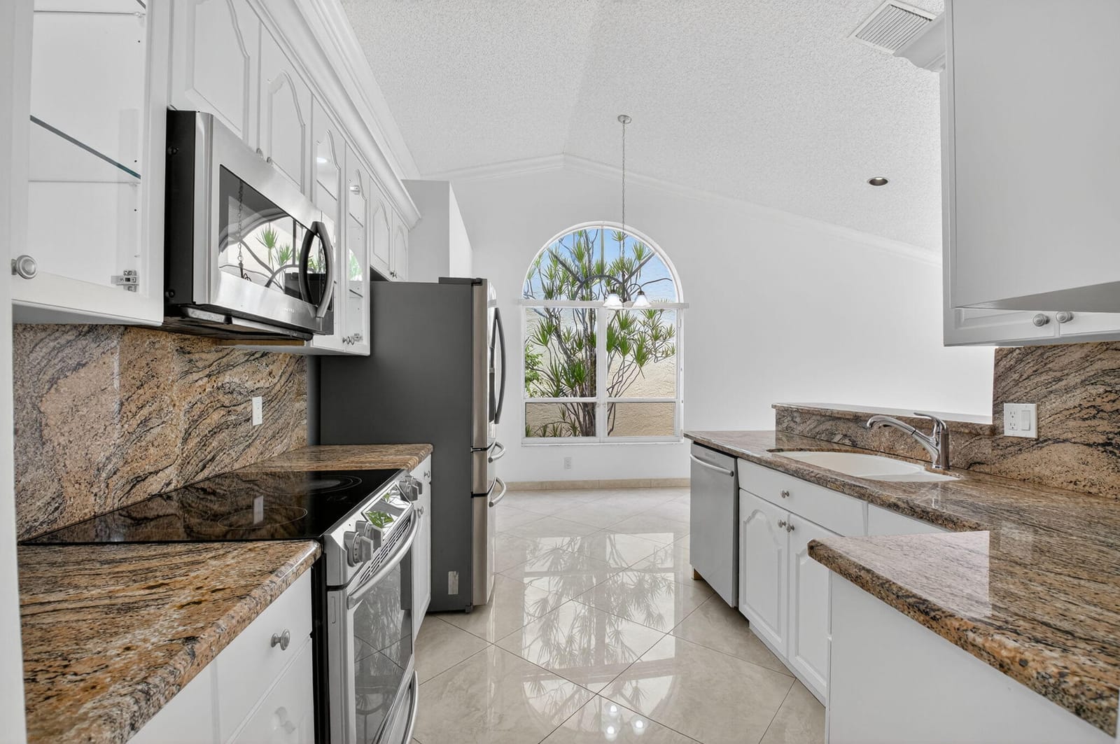 10628 Plainview Circle — photo 8