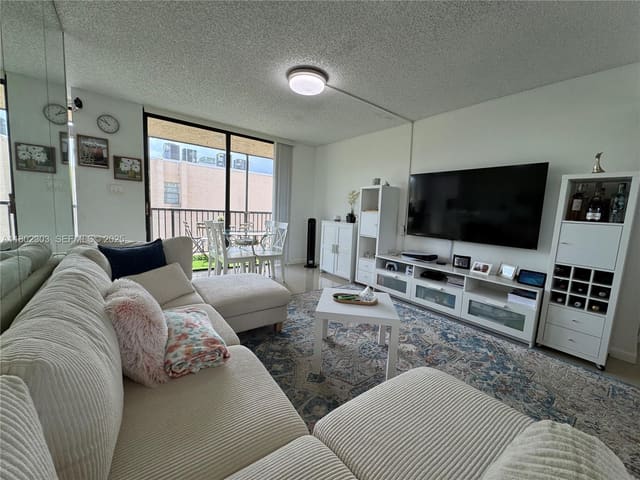 3550 Blue Lake Drive 501, sold in Blue Lake Apts Condo, Pompano Beach, FL