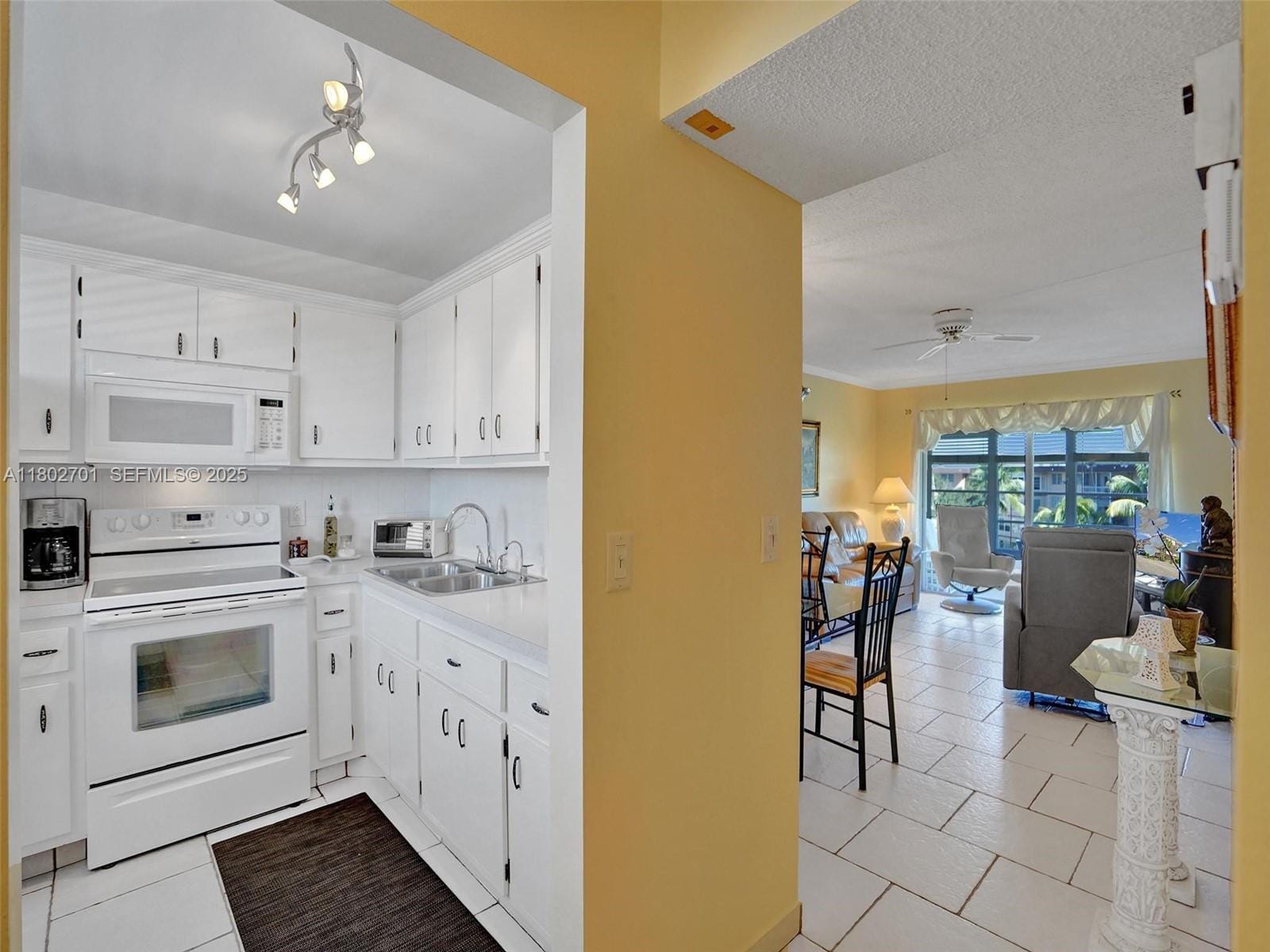 2800 NW 47th Terrace 407B, Lauderdale Lakes, FL 33313
