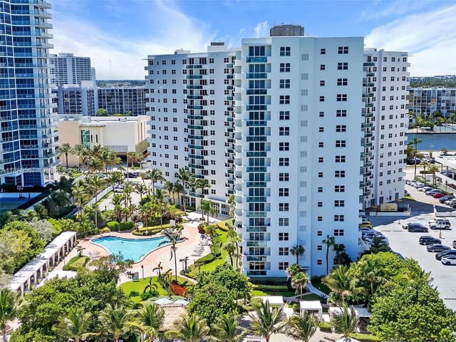 3001 S Ocean Drive 403, Hollywood, FL 33019