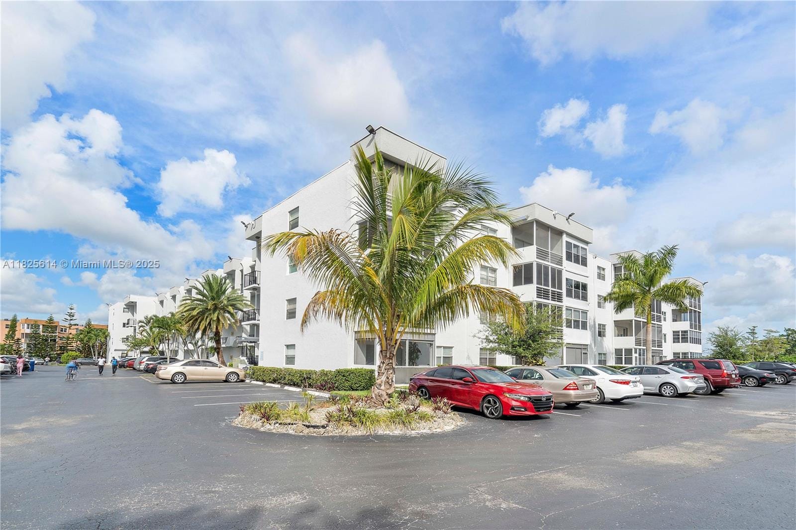 2998 E Sunrise Lakes Drive 215, Sunrise, FL 33322