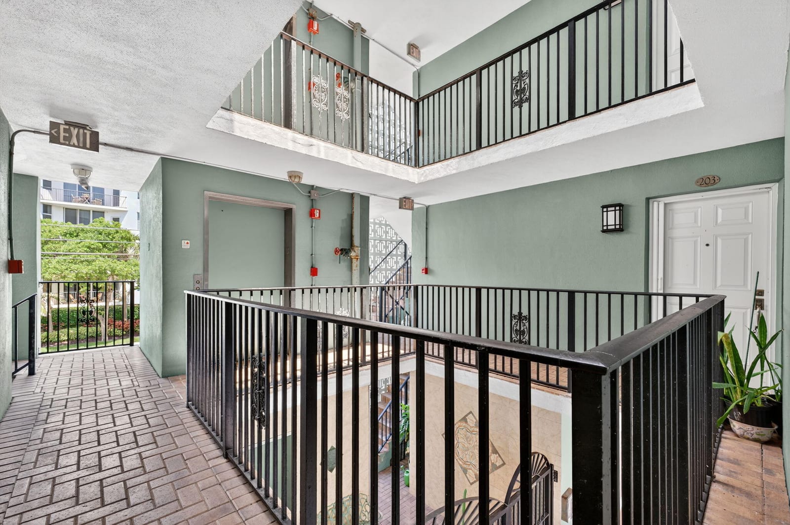 180 SE 20th Avenue 201, Deerfield Beach, FL 33441 photo 24
