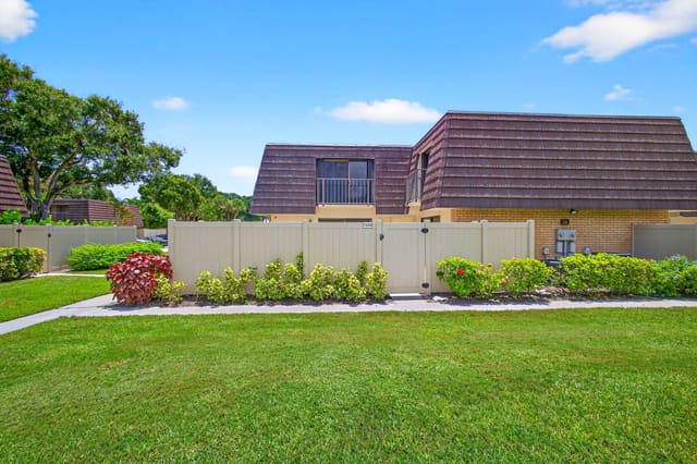 7205 72nd Way, West Palm Beach, FL 33407