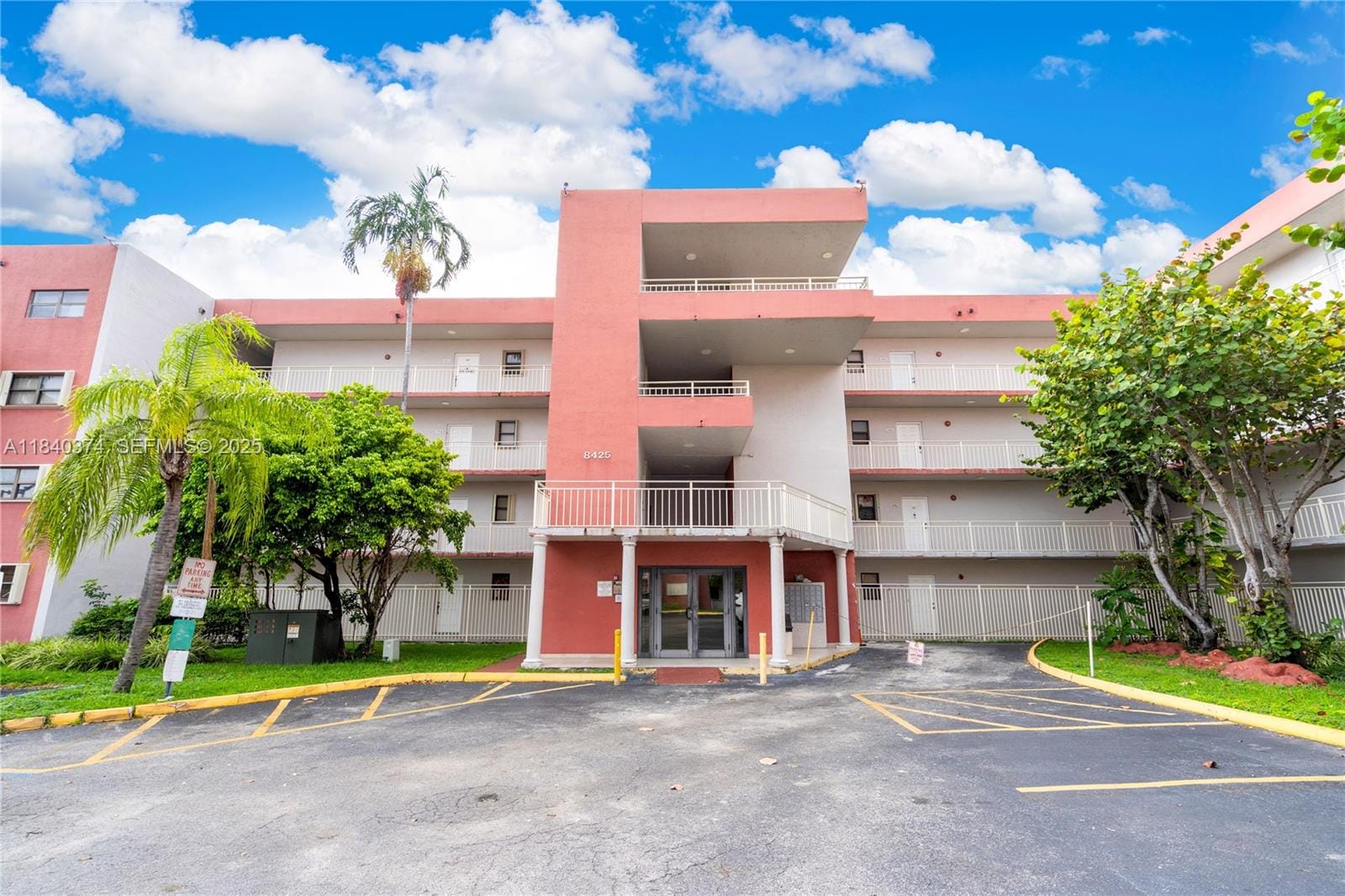 8425 NW 8th Street 304, Miami, FL 33126