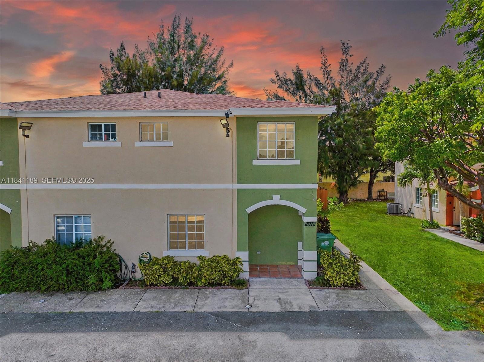 18712 SW 100th Avenue 18712 — photo 2