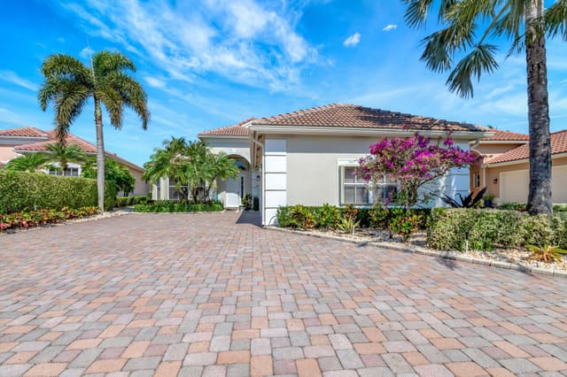 8198 Spyglass Drive, sold in Ironhorse Par C, West Palm Beach, FL