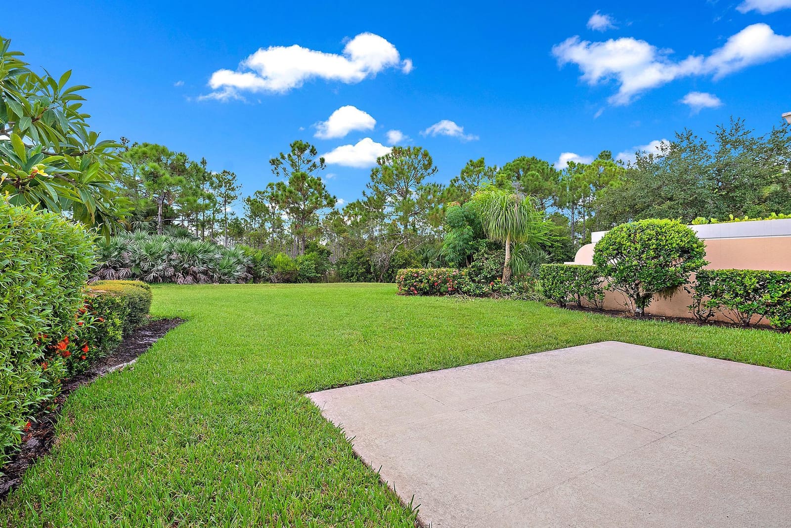 9284 SE Hawks Nest Court — photo 2