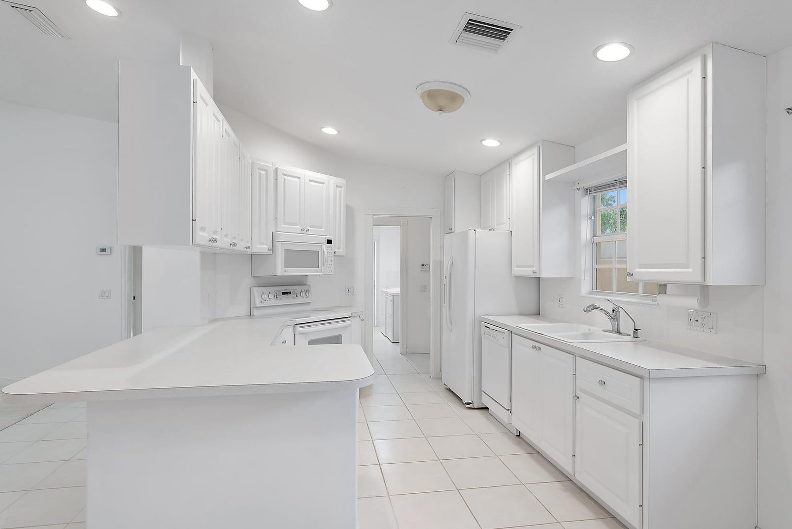 9284 SE Hawks Nest Court — photo 3