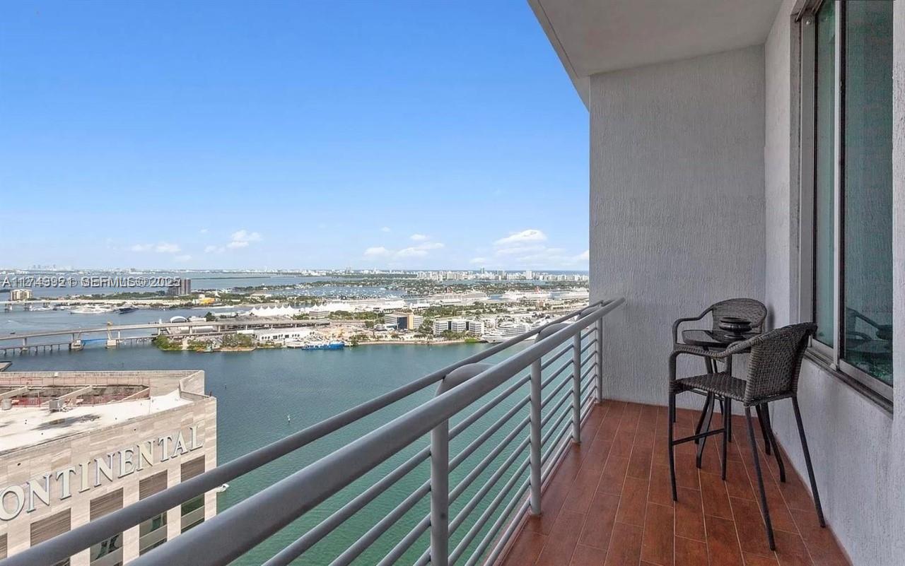 335 S Biscayne Boulevard UPH02, Miami, FL 33131, Miami