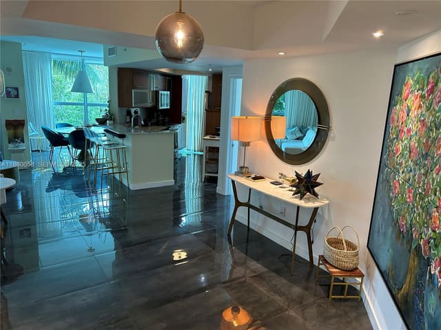 110 Washington Avenue 2421, sold in The Cosmopolitan Residenc, Miami Beach, FL