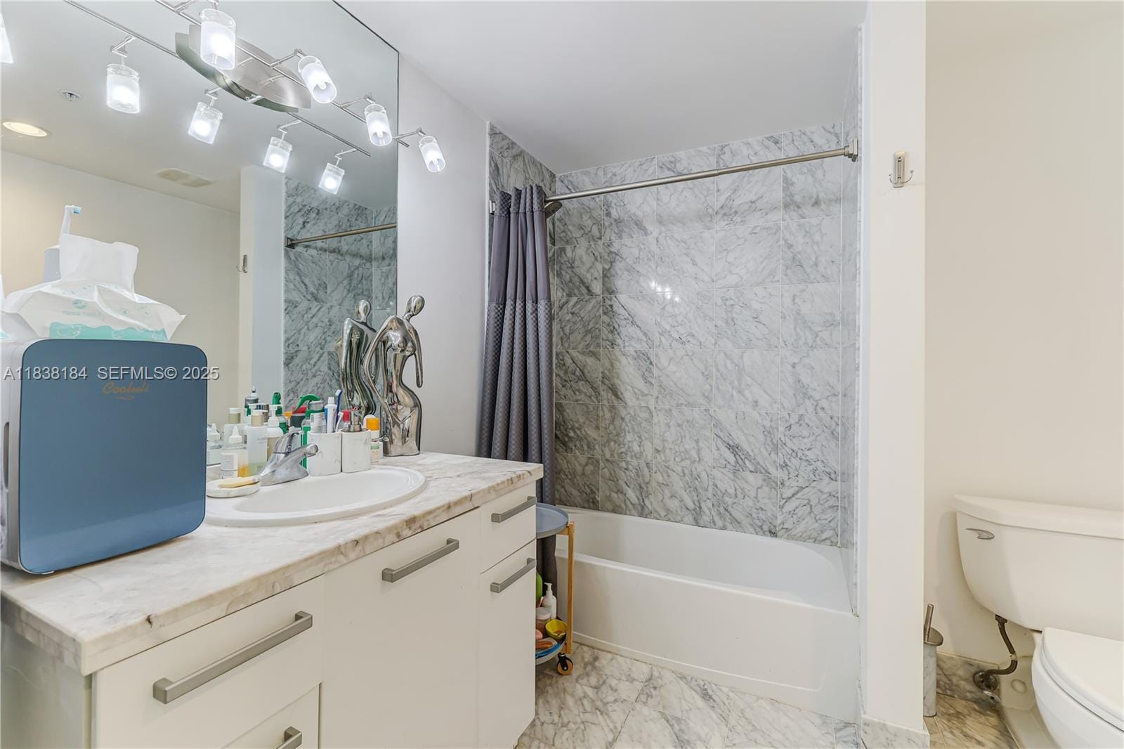 253 NE 2nd Street 213, Miami, FL 33132 photo 18