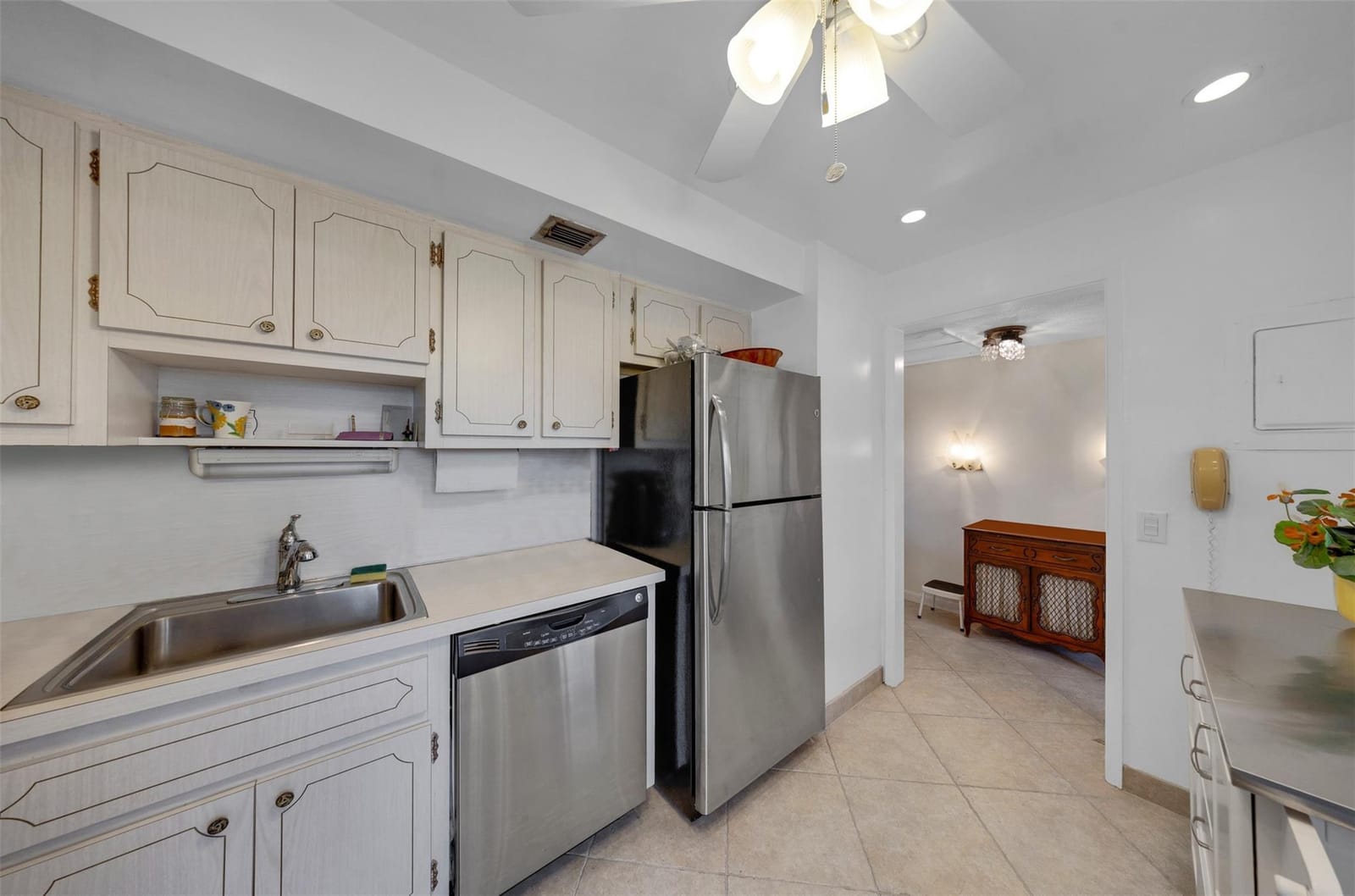 3000 N Palm Aire Drive 302 — photo 2