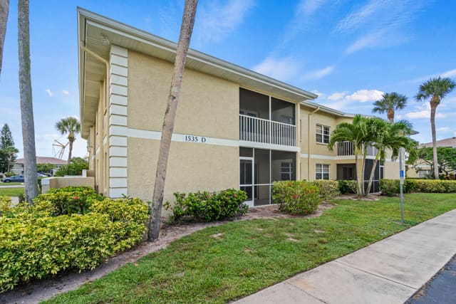 1535 SE Royal Green Circle 104, Port St. Lucie, FL 34952
