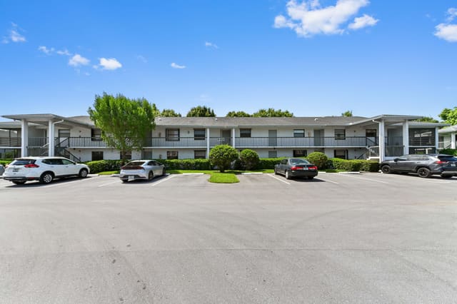 1230 SE Parkview Place D2, sold in Parkview Condo, Stuart, FL