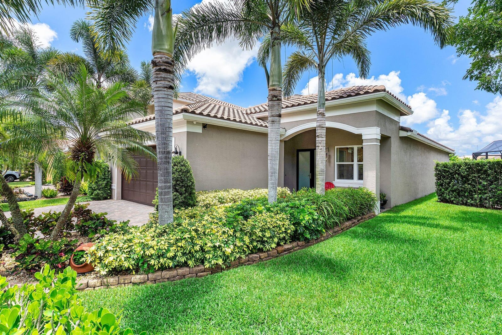 8388 Calabria Lakes Drive — photo 3