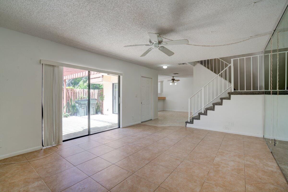 2530 Albatross Road N 8-B — photo 2