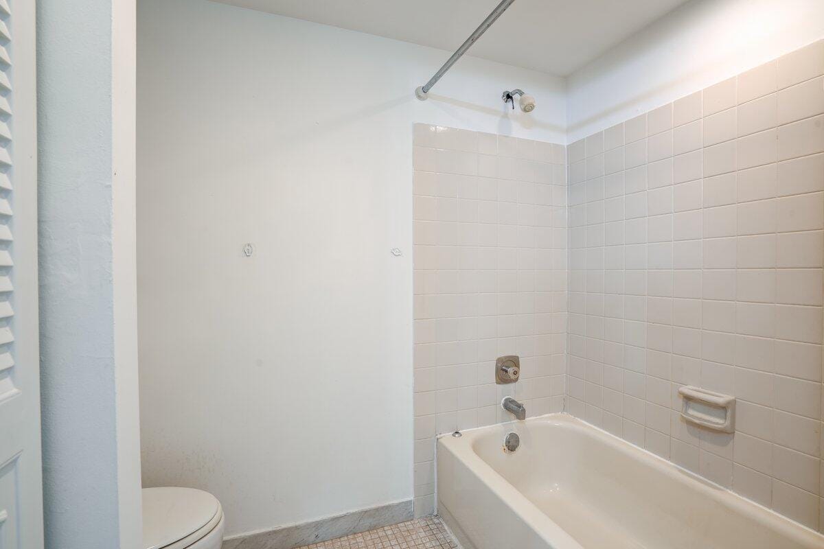 2530 Albatross Road N 8-B — photo 12