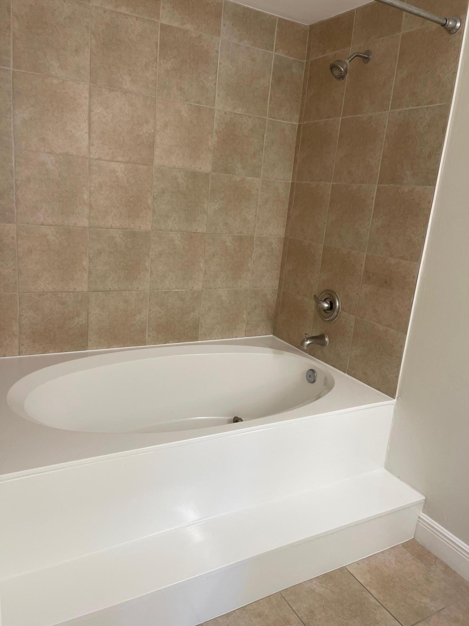639 Executive Center Drive O-204 — photo 11