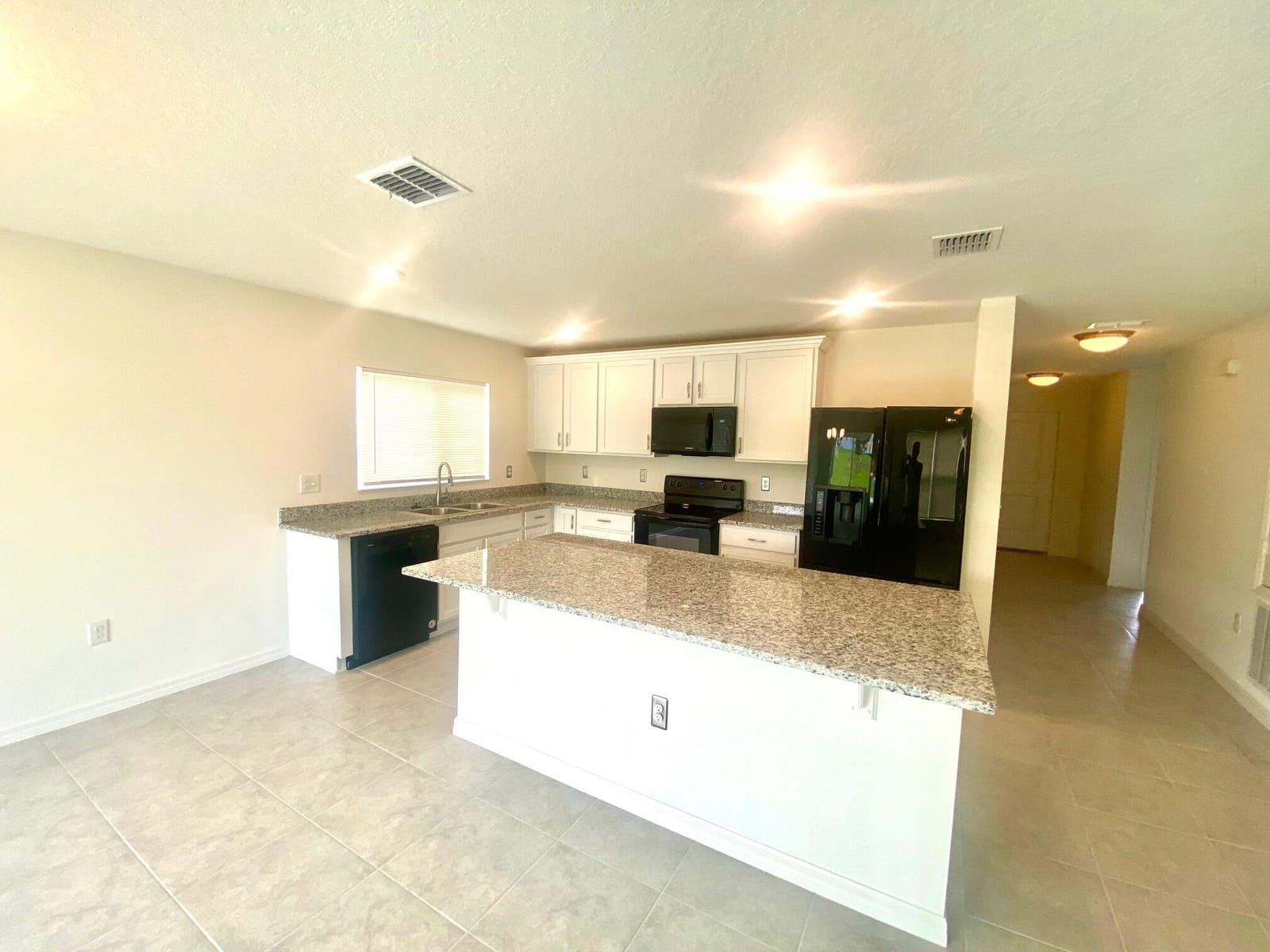 2460 Begonia Street — photo 5