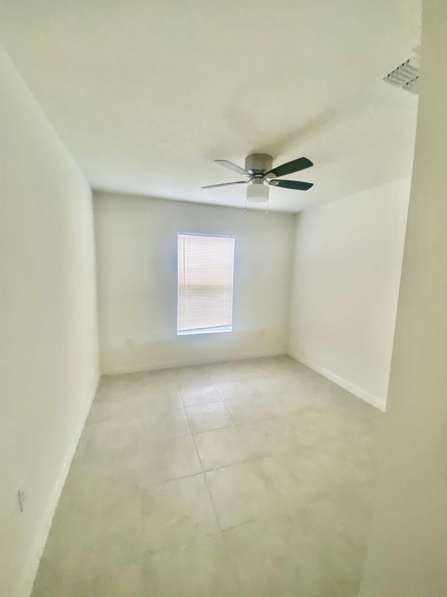 2460 Begonia Street — photo 8