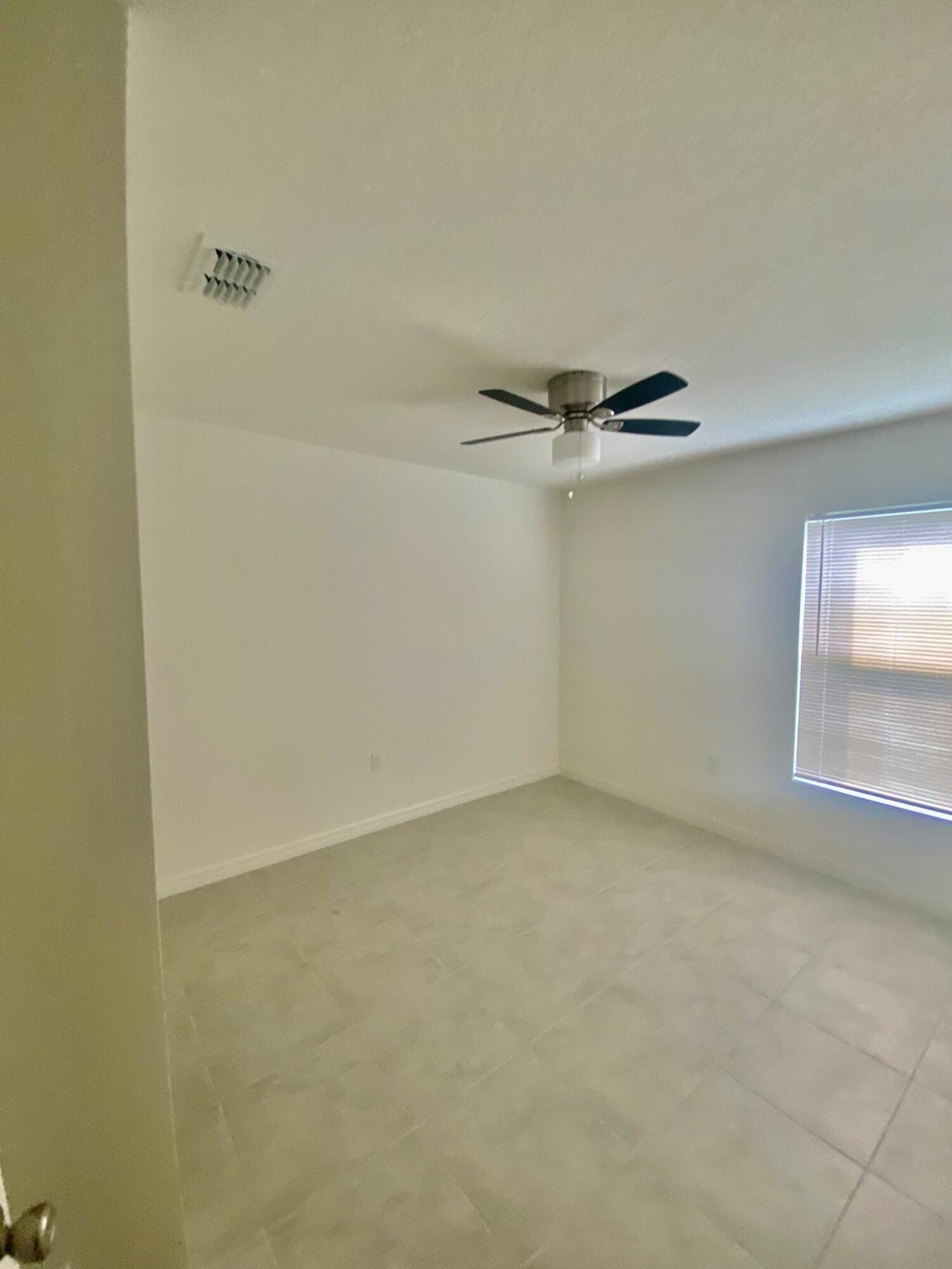 2460 Begonia Street — photo 10