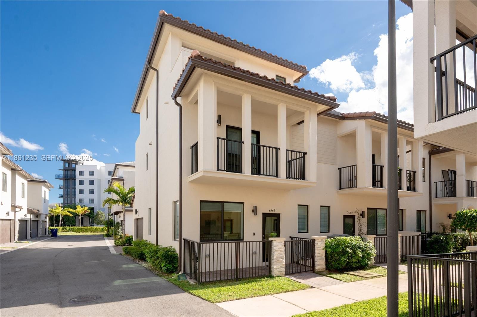 4542 NW 83rd Passage, Doral, FL 33166 photo 3
