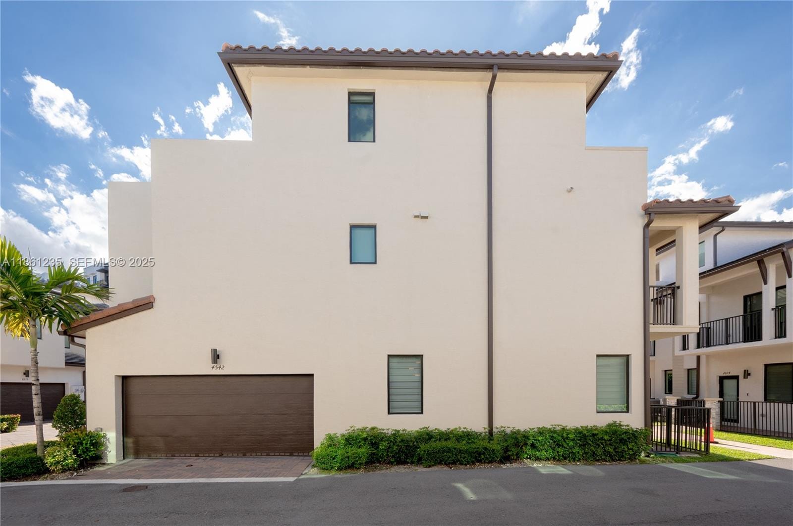 4542 NW 83rd Passage, Doral, FL 33166 photo 4
